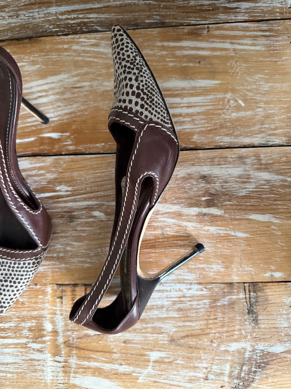 Manolo Blahnik Brown Spotted Canvas & Leather Slingback Pumps 38 - Picture 13 of 16